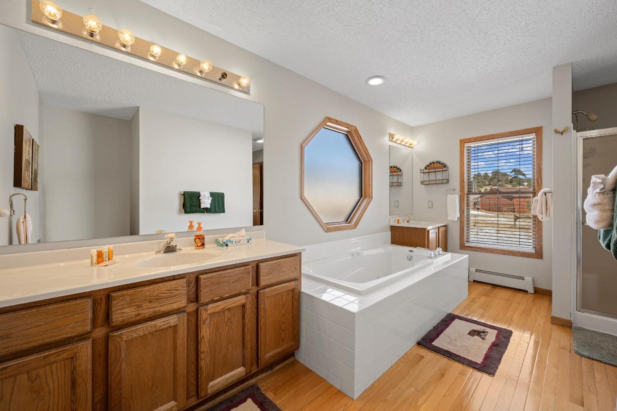 Lily Mountain Lodge - Amazing Mountains Views, Private Hot Tub, Great Location Estes Park Quarto foto